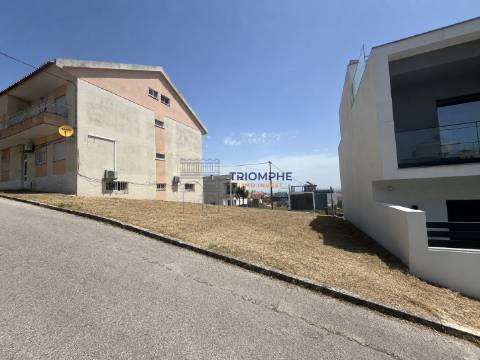 Terreno urbano - 305 m² em Odivelas - Vista Rio