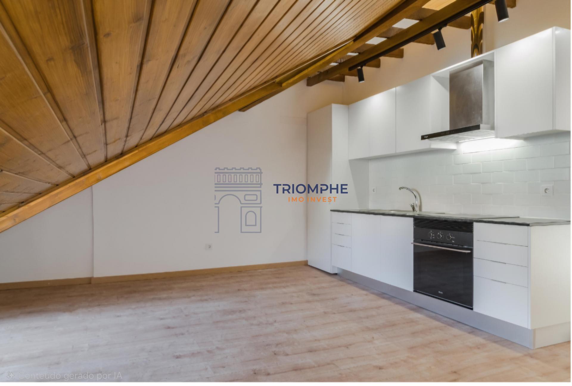 T2 Renovado com Charme Histórico em Dona Estefânia | Investimento com Rendimento