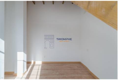 T2 Renovado com Charme Histórico em Dona Estefânia | Investimento com Rendimento