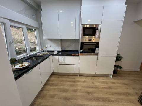 Apartamento T2 Benfica - Totalmente Remodelado