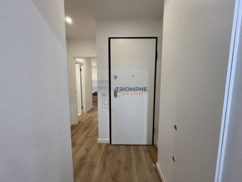 Apartamento T2 Benfica - Totalmente Remodelado
