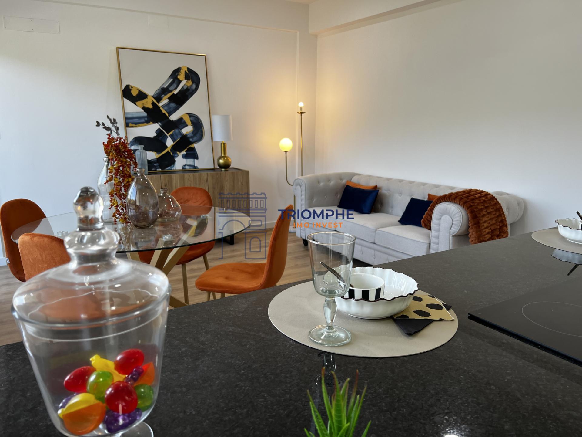 Apartamento T3 remodelado com varanda em Benfica