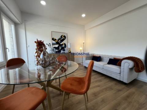 Apartamento T3 remodelado com varanda em Benfica