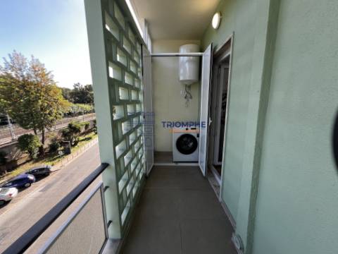 Apartamento T3 remodelado com varanda em Benfica