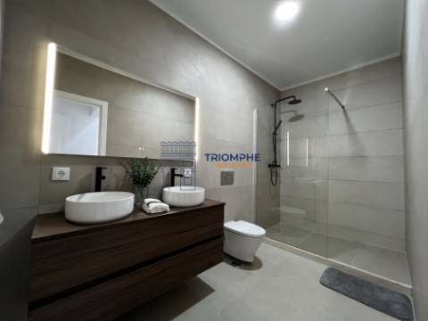 Apartamento T3 remodelado com varanda em Benfica