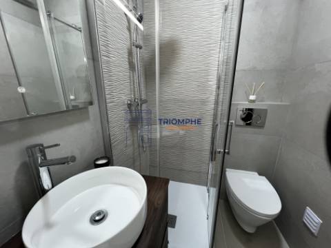 Apartamento T3 remodelado com varanda em Benfica