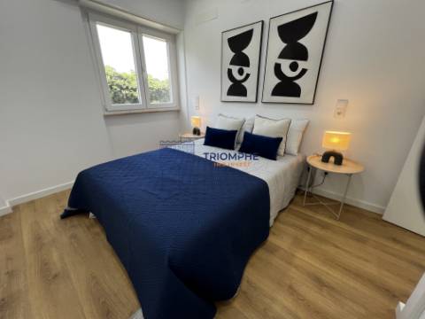 Apartamento T3 remodelado com varanda em Benfica