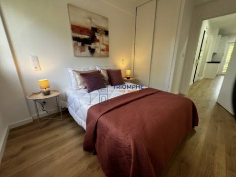 Apartamento T3 remodelado com varanda em Benfica