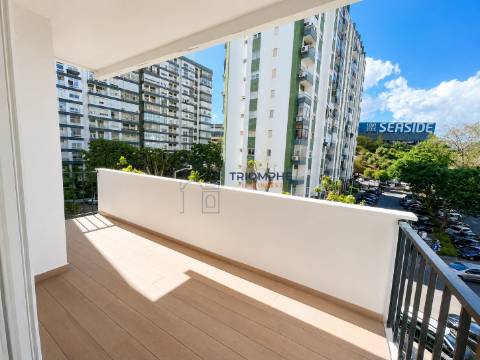 Apartamento T3 totalmente remodelado com duas varandas