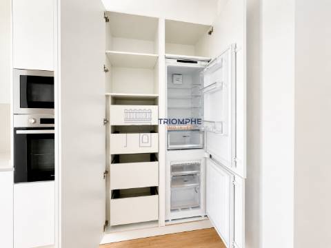 Apartamento T3 totalmente remodelado com duas varandas