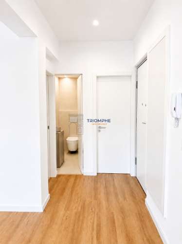 Apartamento T3 totalmente remodelado com duas varandas