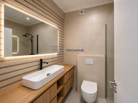 Apartamento T3 totalmente remodelado com duas varandas