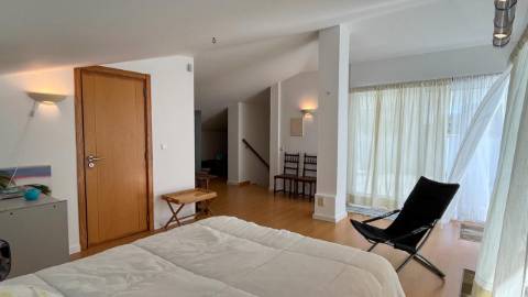 Moradia com 4 Suítes, Piscina e Cave em Azeitão