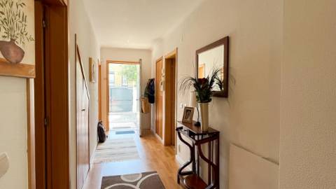 Moradia com 4 Suítes, Piscina e Cave em Azeitão