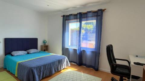 Moradia com 4 Suítes, Piscina e Cave em Azeitão