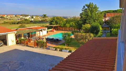 Moradia T3 com piscina + Lote de terreno em Terrugem, Sintra