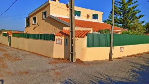Moradia T3 com piscina + Lote de terreno em Terrugem, Sintra