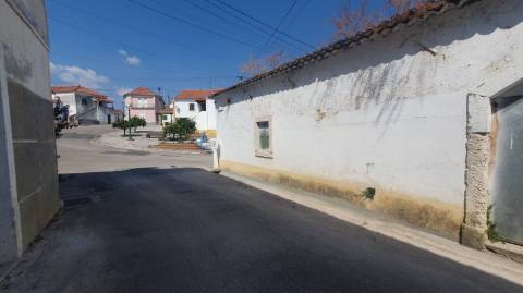 Armazém 187 m² em Alcorochel, Torres Novas | Potencial Moradia