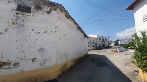 Armazém 187 m² em Alcorochel, Torres Novas | Potencial Moradia