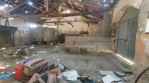 Armazém 187 m² em Alcorochel, Torres Novas | Potencial Moradia