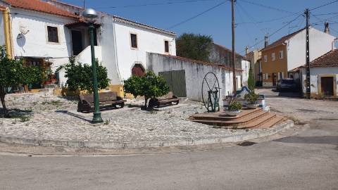 Armazém 187 m² em Alcorochel, Torres Novas | Potencial Moradia