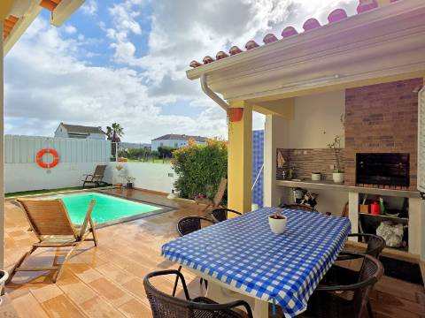 Moradia Independente com Piscina, Garagem em Brejos do Azeitão