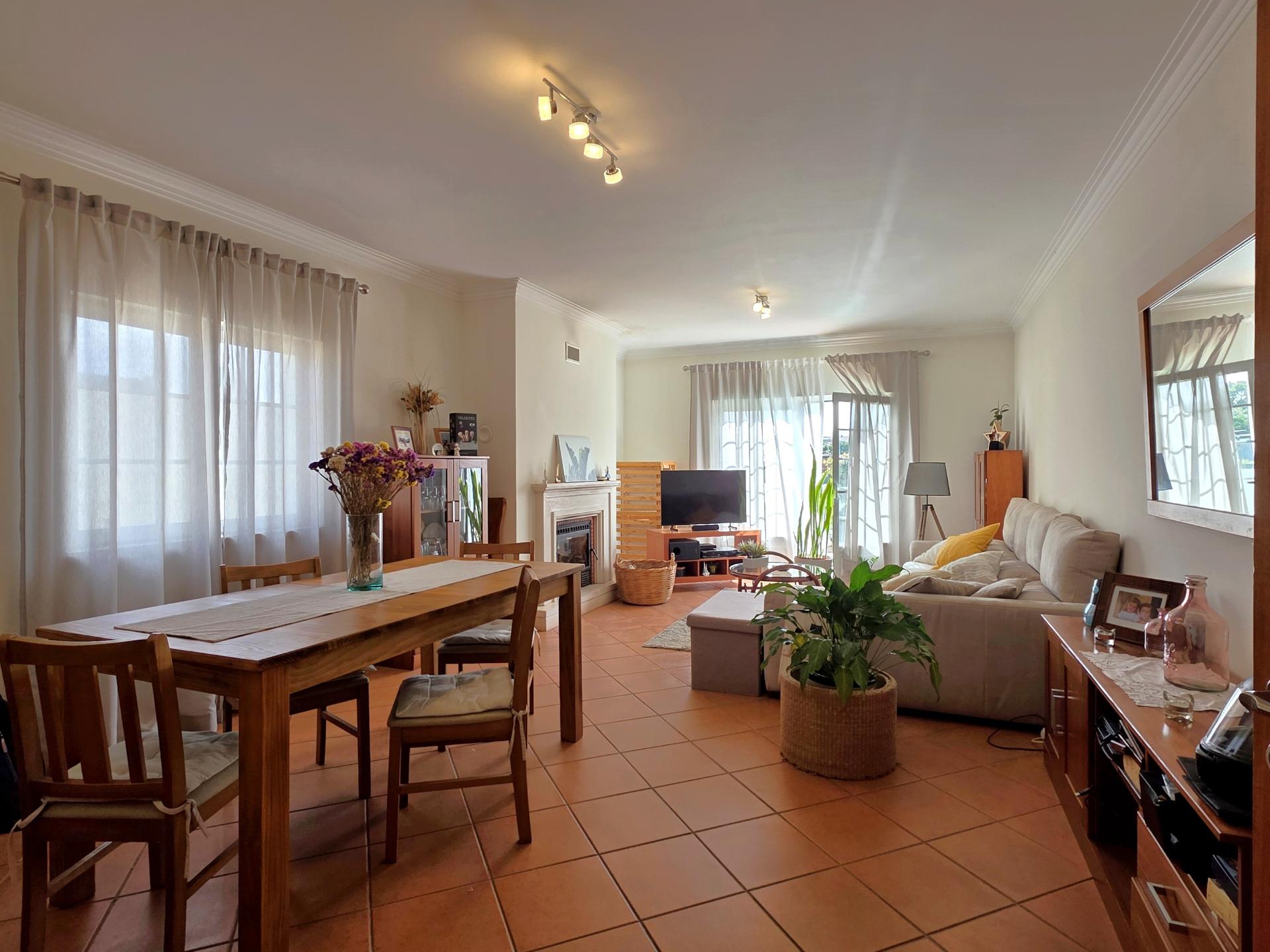 Moradia Independente com Piscina, Garagem em Brejos do Azeitão