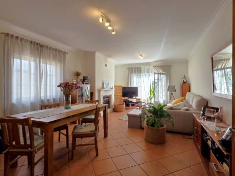 Moradia Independente com Piscina, Garagem em Brejos do Azeitão