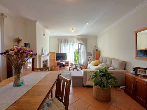 Moradia Independente com Piscina, Garagem em Brejos do Azeitão