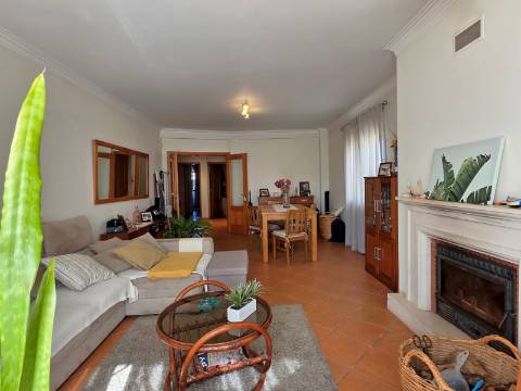 Moradia Independente com Piscina, Garagem em Brejos do Azeitão