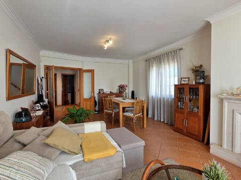 Moradia Independente com Piscina, Garagem em Brejos do Azeitão