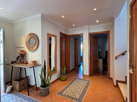 Moradia Independente com Piscina, Garagem em Brejos do Azeitão