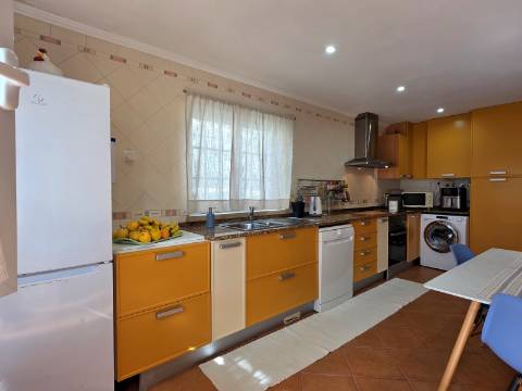 Moradia Independente com Piscina, Garagem em Brejos do Azeitão