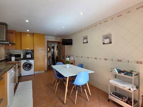 Moradia Independente com Piscina, Garagem em Brejos do Azeitão