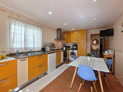 Moradia Independente com Piscina, Garagem em Brejos do Azeitão