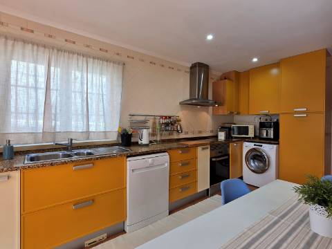 Moradia Independente com Piscina, Garagem em Brejos do Azeitão