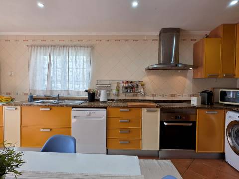 Moradia Independente com Piscina, Garagem em Brejos do Azeitão