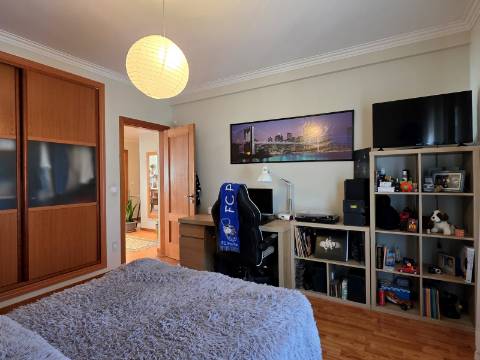 Moradia Independente com Piscina, Garagem em Brejos do Azeitão