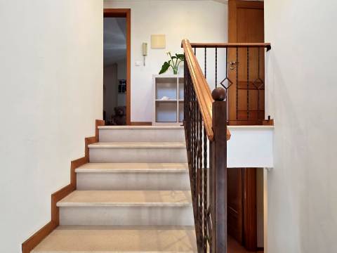 Moradia Independente com Piscina, Garagem em Brejos do Azeitão