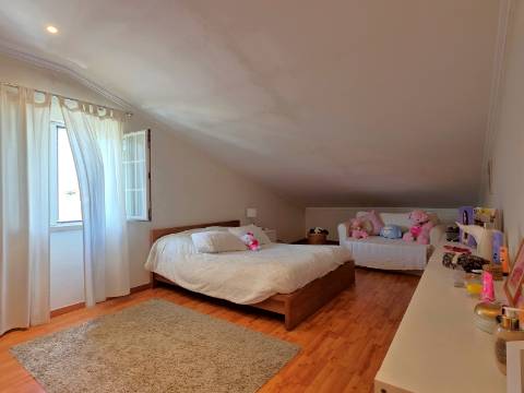 Moradia Independente com Piscina, Garagem em Brejos do Azeitão