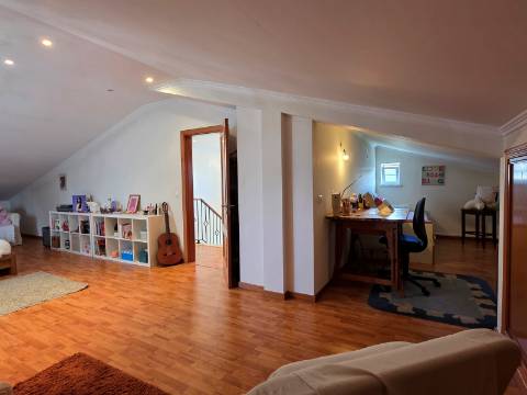 Moradia Independente com Piscina, Garagem em Brejos do Azeitão