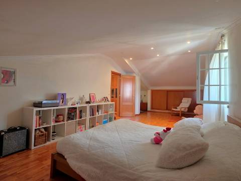 Moradia Independente com Piscina, Garagem em Brejos do Azeitão