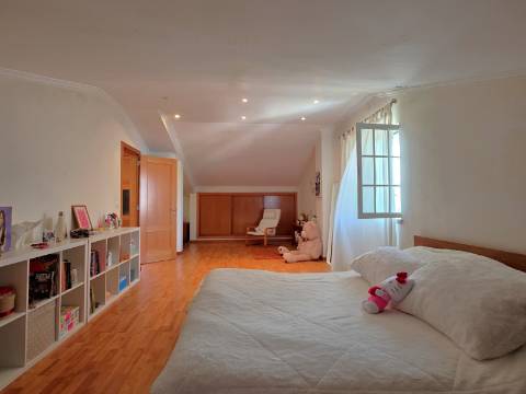 Moradia Independente com Piscina, Garagem em Brejos do Azeitão