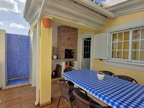 Moradia Independente com Piscina, Garagem em Brejos do Azeitão