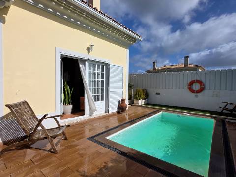 Moradia Independente com Piscina, Garagem em Brejos do Azeitão