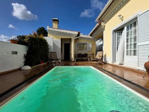 Moradia Independente com Piscina, Garagem em Brejos do Azeitão