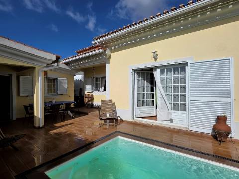 Moradia Independente com Piscina, Garagem em Brejos do Azeitão