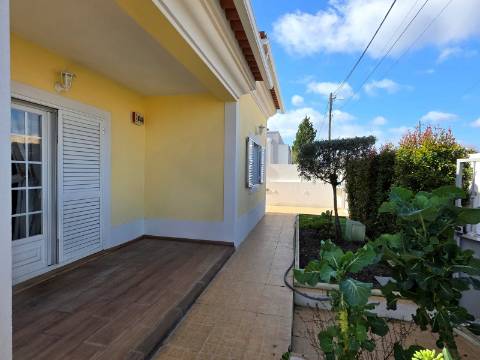 Moradia Independente com Piscina, Garagem em Brejos do Azeitão