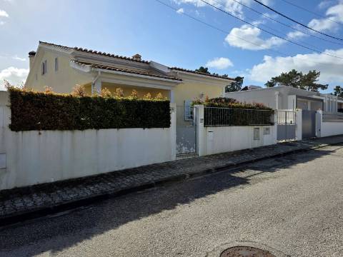 Moradia Independente com Piscina, Garagem em Brejos do Azeitão