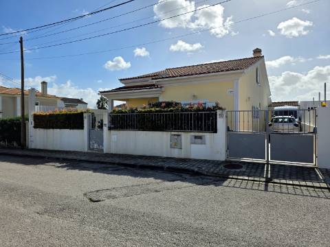 Moradia Independente com Piscina, Garagem em Brejos do Azeitão